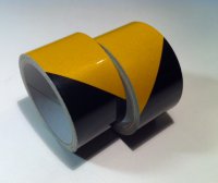 Ruban de marquage autocollant rétroréfléchissant "classe I", zèbré jaune/noir, de 300 mm de large et 1 mètre de long.